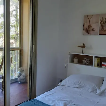 Bright 35 M For 2 With Balcony Center Apartment *
