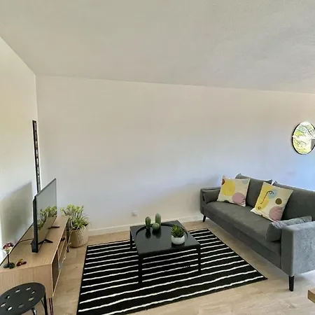 Bright 35 M For 2 With Balcony Center Appartamento